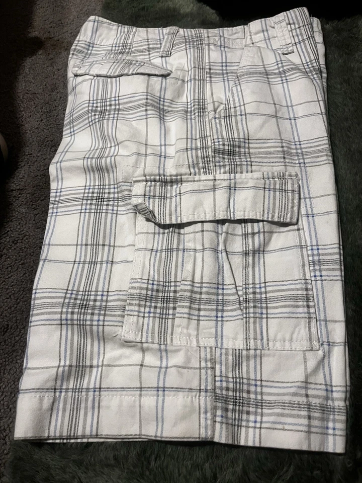 SHORTS CARGO PLUGG MASCULINO listrado branco, azul e bronzeado TAMANHO 31 - Imagem 2 de 4