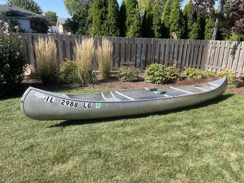 17 FT Grumman Double Ender Aluminum Canoe Model 17 SK W/ 3 Paddles. Clean Title