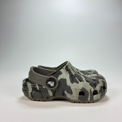 Crocs Classic  Crocs Green Camo Shoes display picture 1