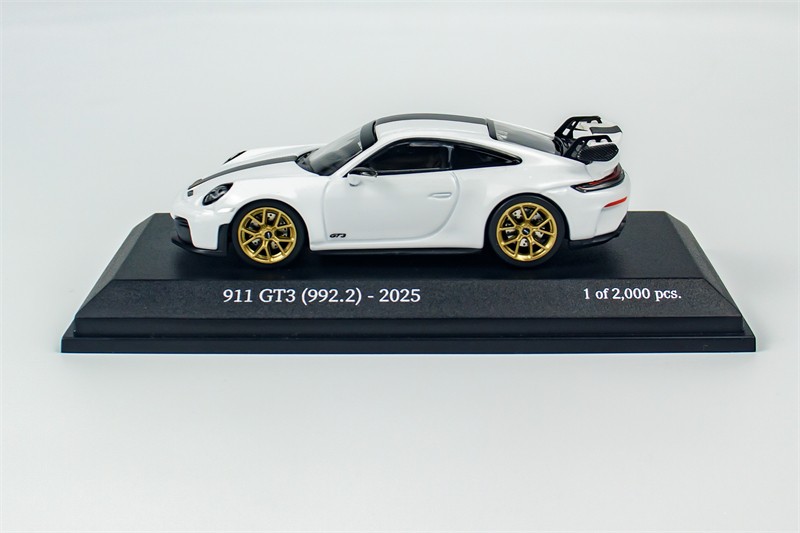【MINICHAMPS】限定 Porsche 911 GT3 PEC TOKYO PREORDER] MINICHAMPS x 7-11 Porsche 911 GT3 7-11 Livery & Black