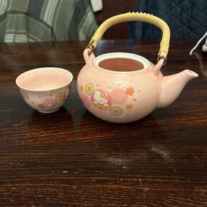 Vintage Sanrio Hello Kitty Tea Pot & Cup
