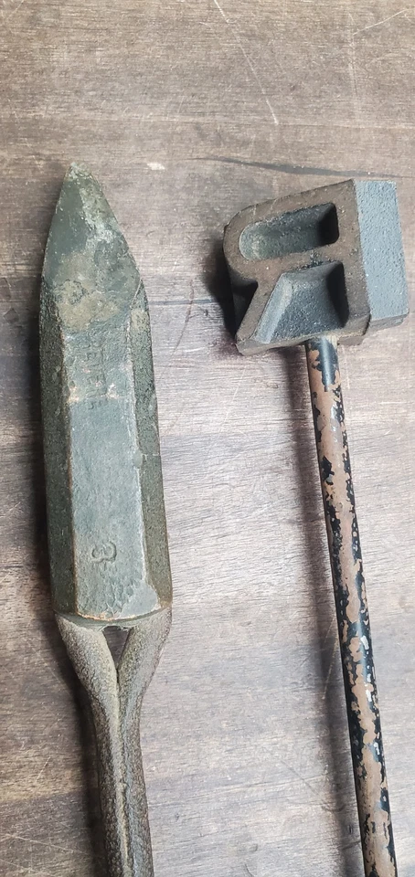 老式铸铁铁匠牛品牌铁加古董铜焊 — 第 3/4 张图片