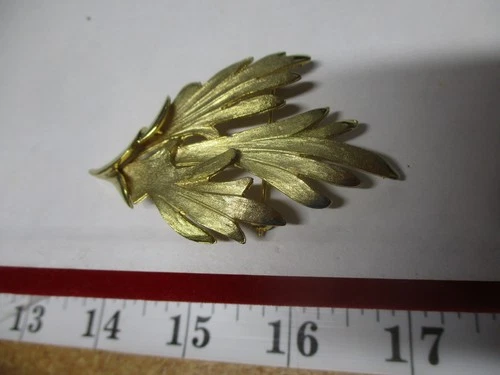 Vintage Gold Tone Metal Leaf Brooch Pin  Costume Jewelry