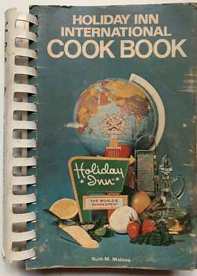 1970 HOLIDAY INN INTERNATIONAL COOKBOOK, LOCAL MOTEL RECIPES, 331 PAGES, VINTAGE
