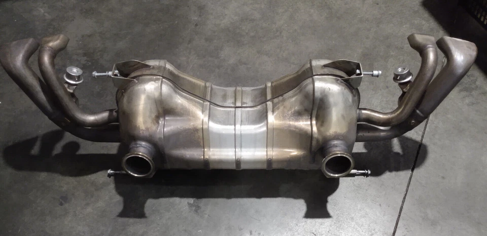 Sistema de silenciador de escape 2017 Audi R8 V10 Spyder fabricante de equipamento original / PN: 420 251 609 L - Imagem 2 de 4