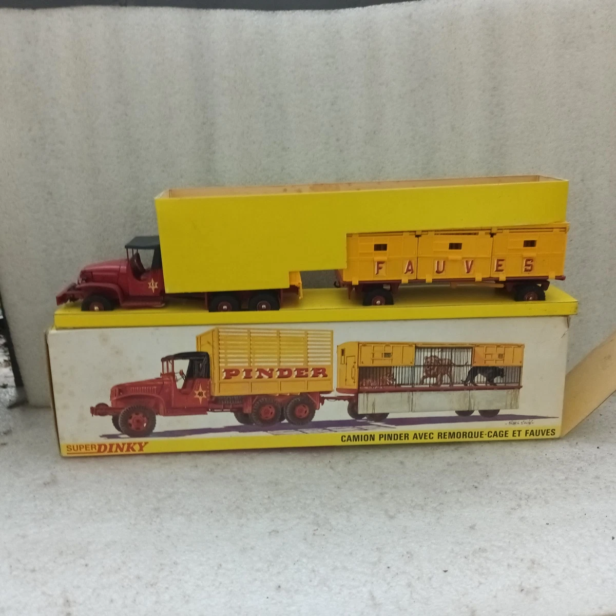 Dinky Toys - Caravane Pinder - Réf 564 - Meccano France - Échelle 1/43 - Occasion