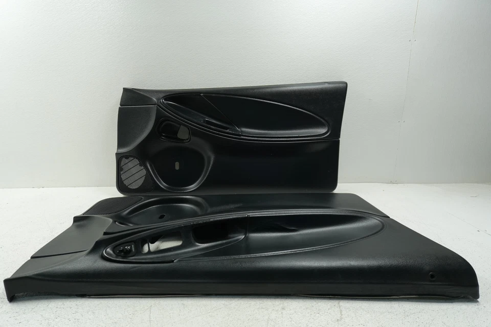 Ford Mustang 1994-1998 OEM paneles de puerta delantera negros solo ventanas de manivela manuales Foto 3 de 4