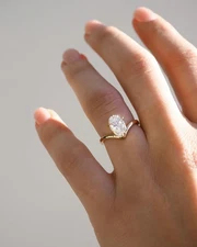 2CT Oval Cut Lab Grown Diamond Engagement Ring 14K Solid Gold IGI Certified