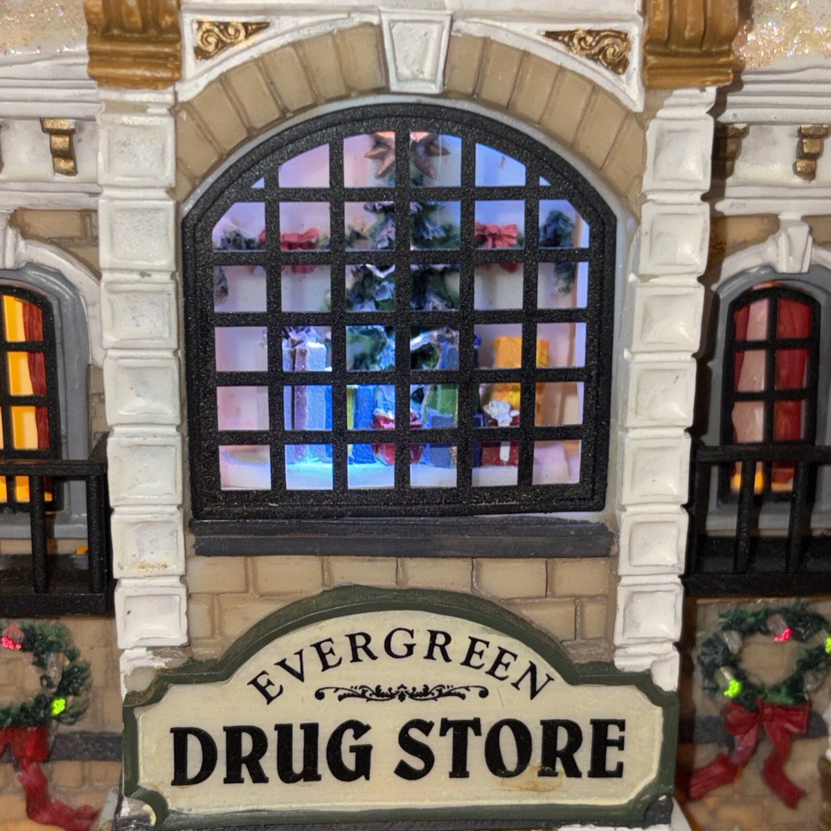 2003 Lemax Vlg Collection “Evergreen Drug Store” Item #35820W 