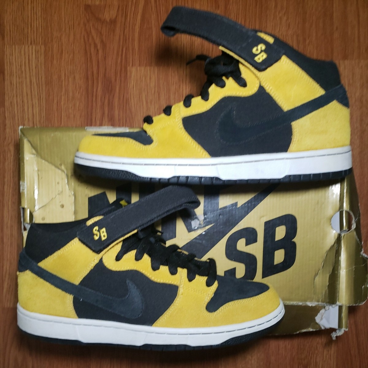 Pre-owned Nike SB Dunk Mid Size 9.5 Pre-owned Nike SB Dunk Mid Size 9.5