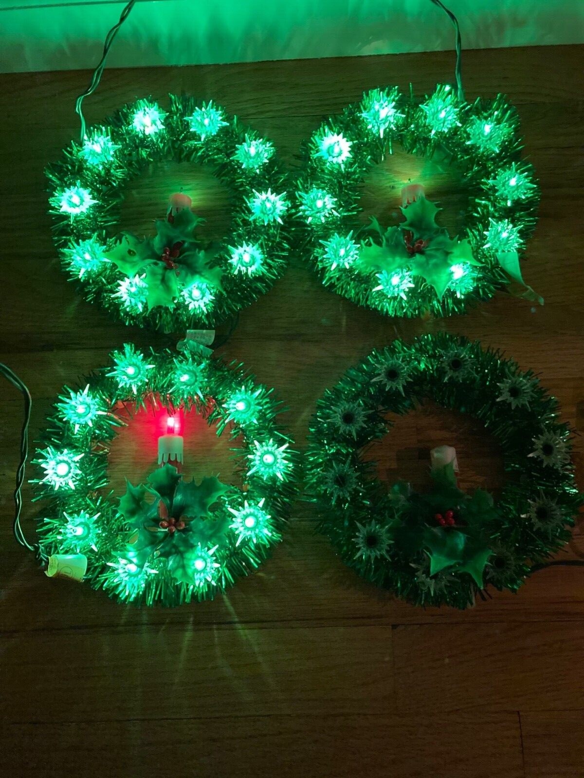 VINTAGE GREEN TINSEL LIGHT UP WREATH WITH RED CANDLE SECO ELECTRIC Set of 4 eBay