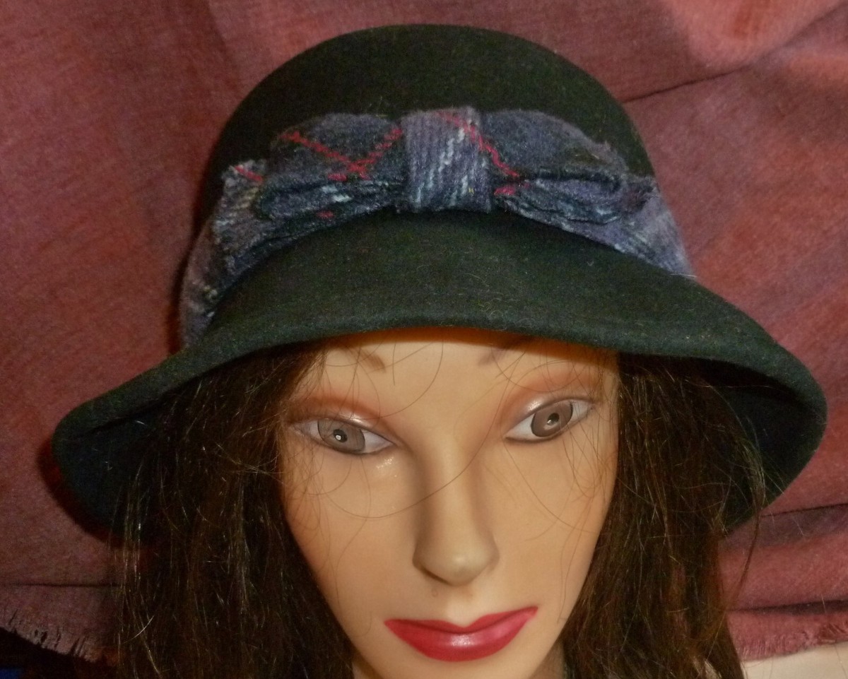 SAN DIEGO HAT CO Black Wool Lined Cloche with Lace Appliqué Black 1920s cloche hat with cotton and black lace – LaVieDelight main image 3