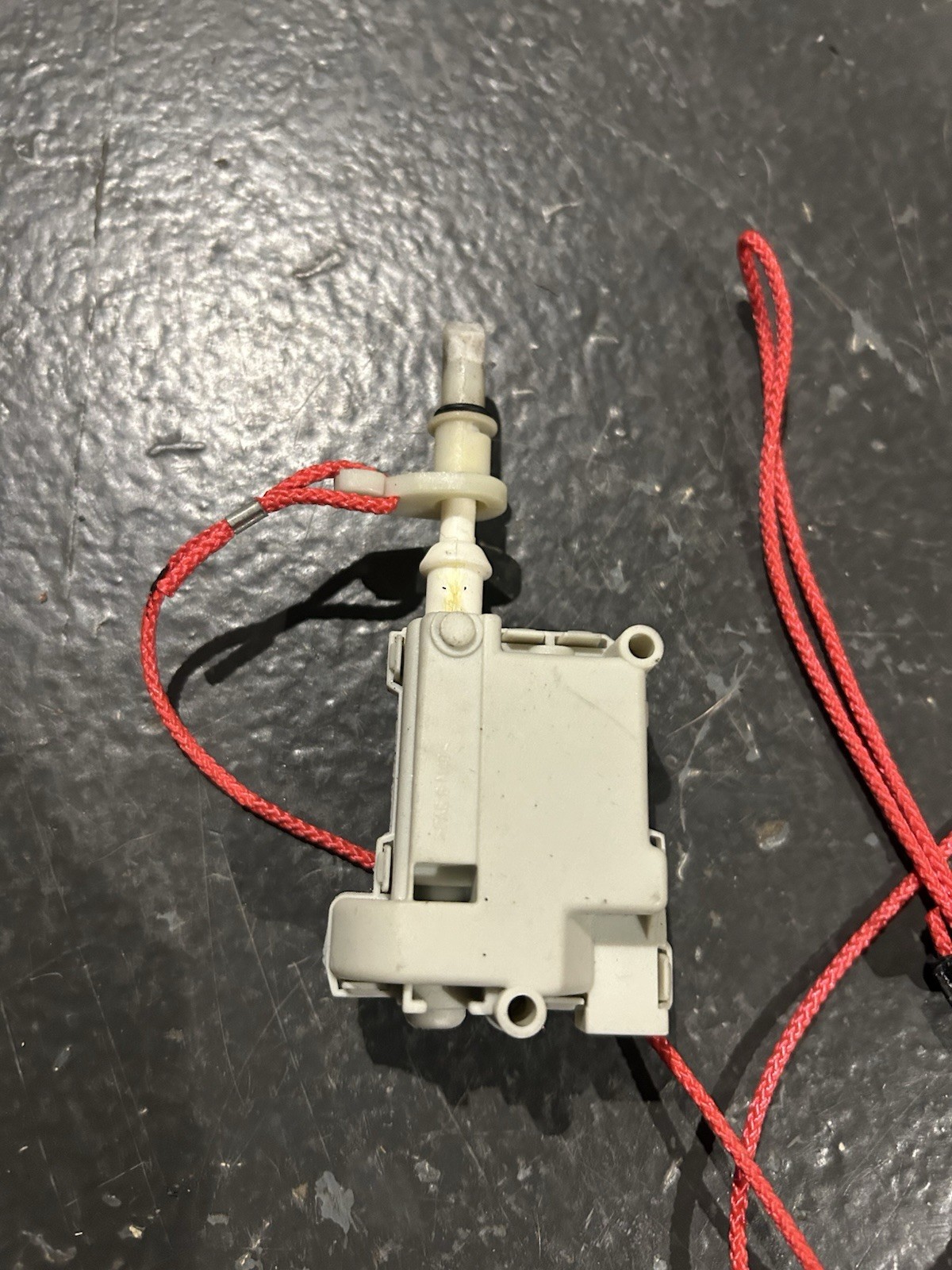 03-13 Maserati Quattroporte M139 Fuel Gas Door Release Actuator 67489500 OEM