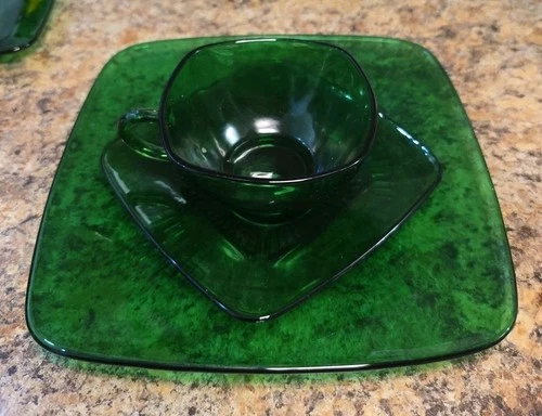 VTG MCM 50'S  Anchor Hocking Charm Forest Green Glass 2 plates 2 Saucers 2 Cups