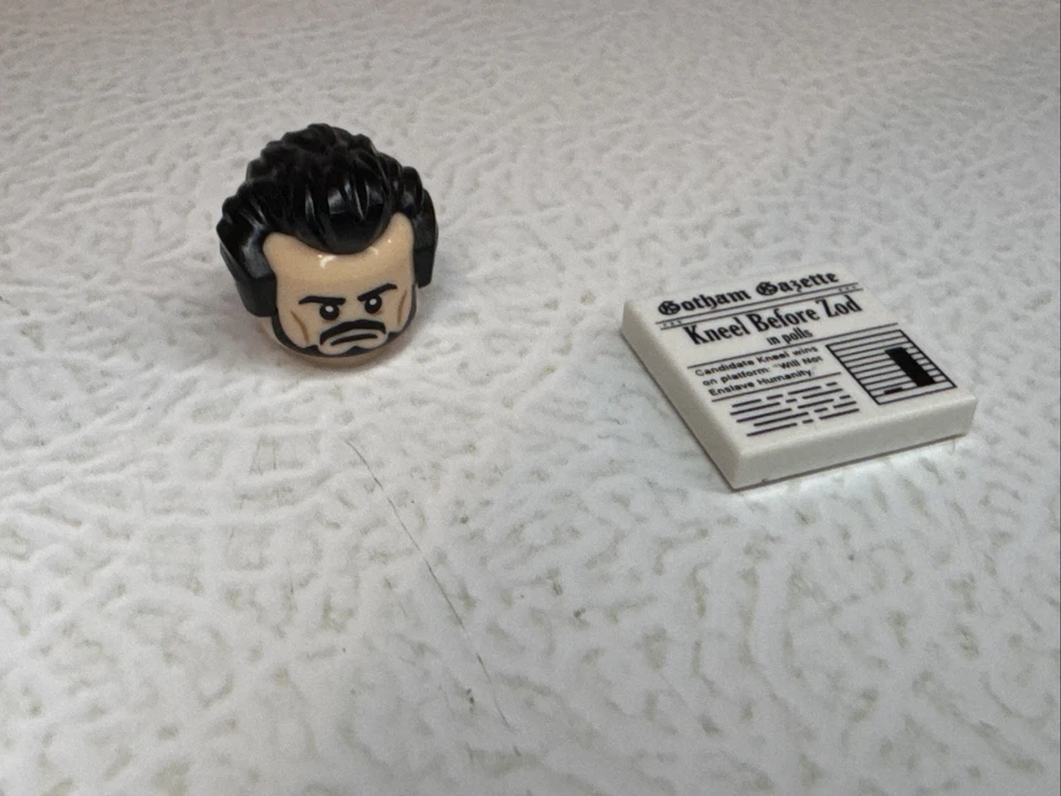 LEGO BATMAN LA PELÍCULA SERIE 2 71020 GENERAL ZOD Cara, Cabello y Periódico Foto 3 de 4