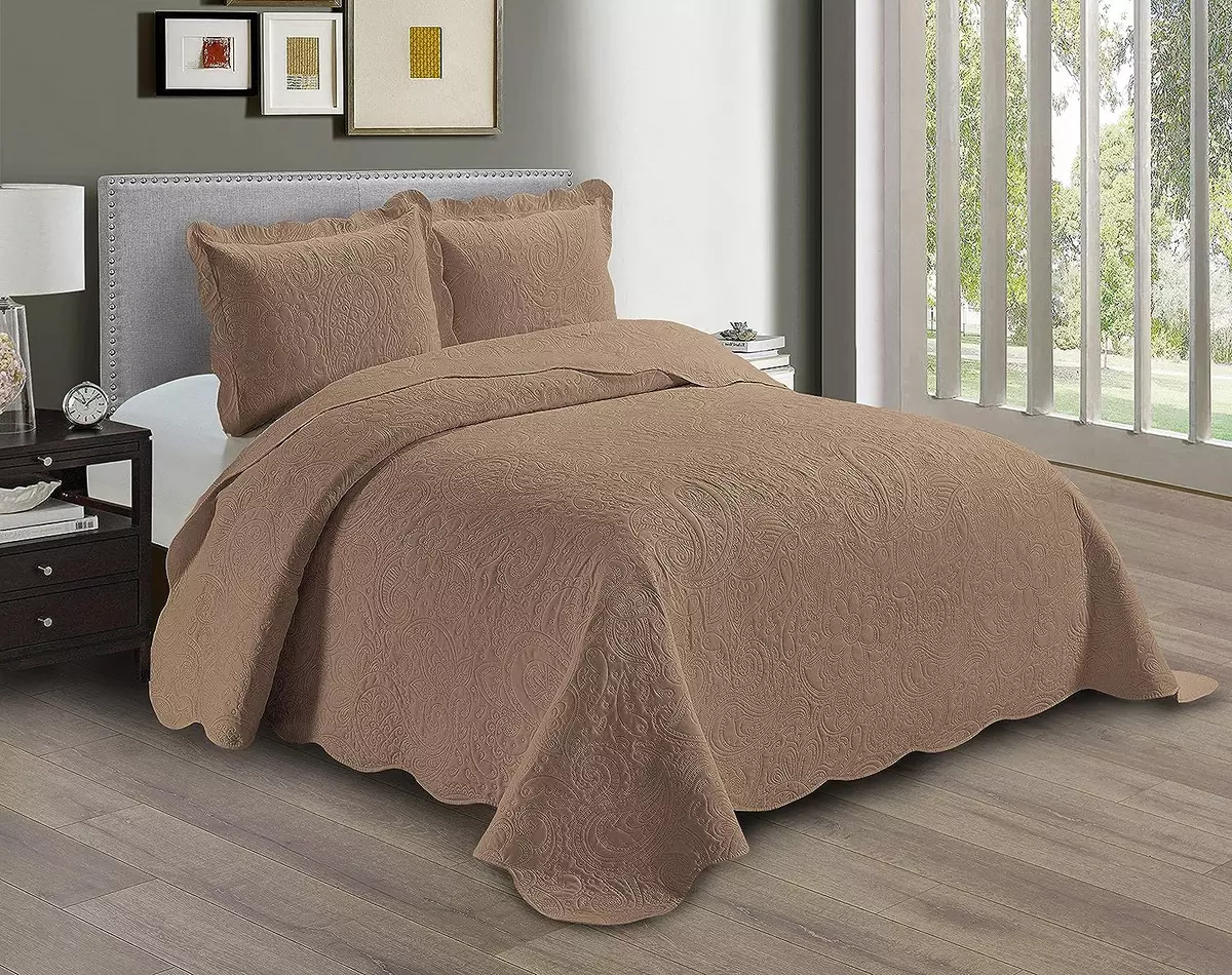 Bed on sale coverlet king
