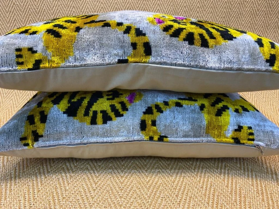 Tiger Ikat Velvet Pillow, Silk Lumbar Cushion Cover- Set of two 16x24 ınch - Image 3 of 4