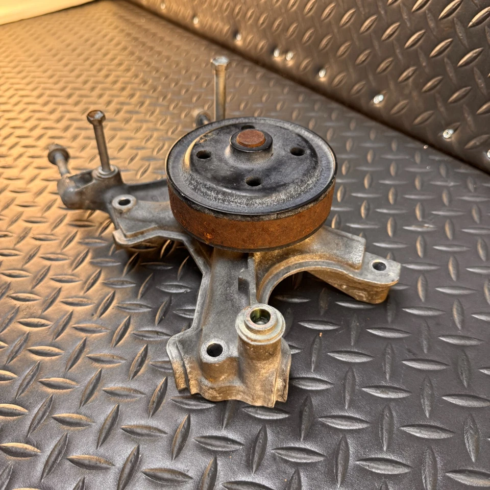 01-06 LEXUS LS430 Engine Cooling Water Pump Bracket w/Pulley & Bolts OEM - Image 4 of 4