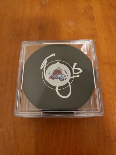 Erik Johnson Signed Autographed Avalanche Hockey Logo Puck - Picture 3 of 3