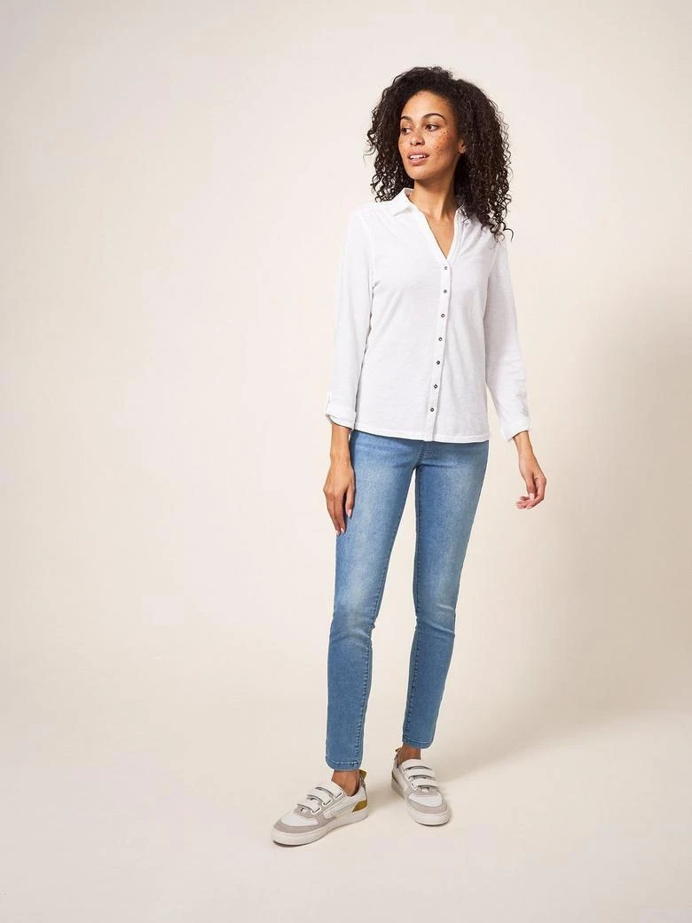 Jeggings with sneakers 2025