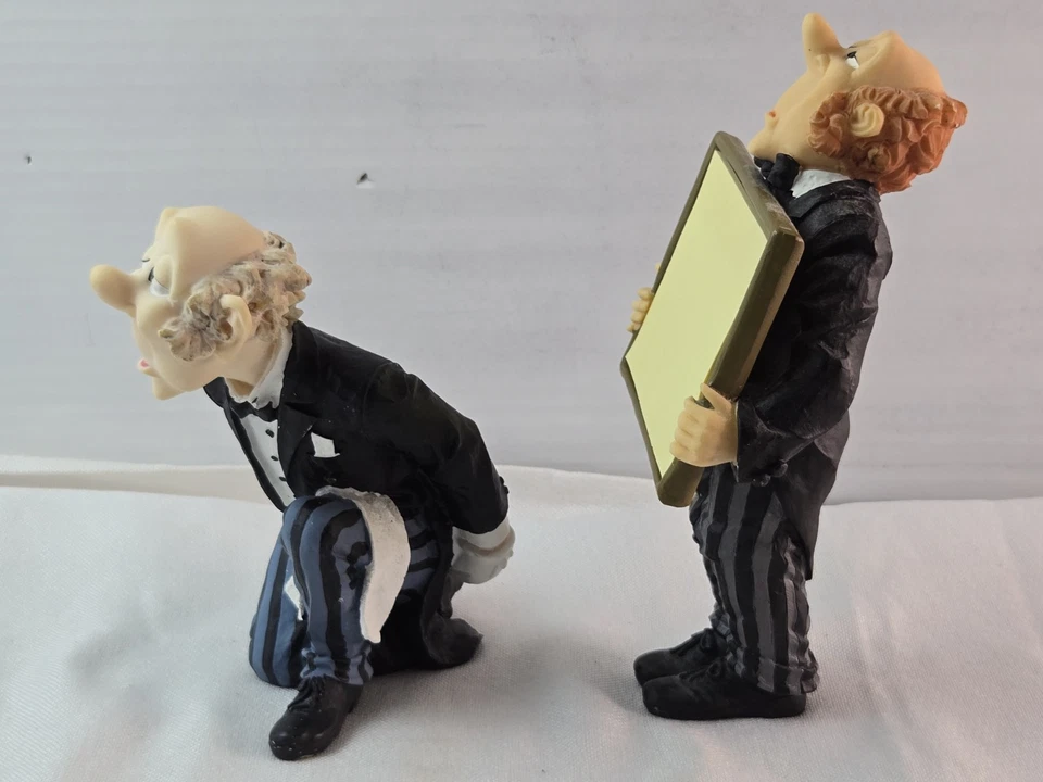 James The Clueless Butler Waiter Lote de 2 Menú Soporte para Sal y Pimienta Foto 2 de 4