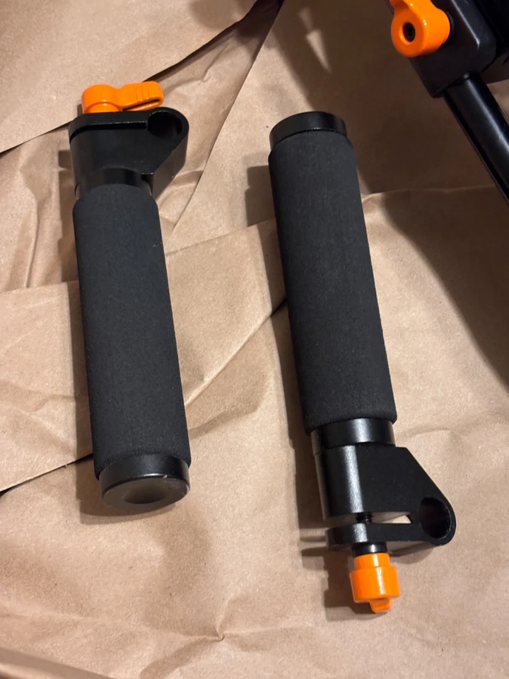 Plataforma de soporte de hombro para cámara Revo SR-1500 de doble agarre para cámaras o videocámaras Foto 3 de 4