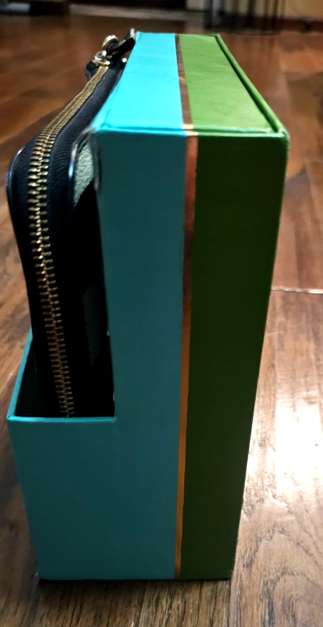 Kate Spade Everpurse Quentin Black & White Clutch Charge your iPhone with Box