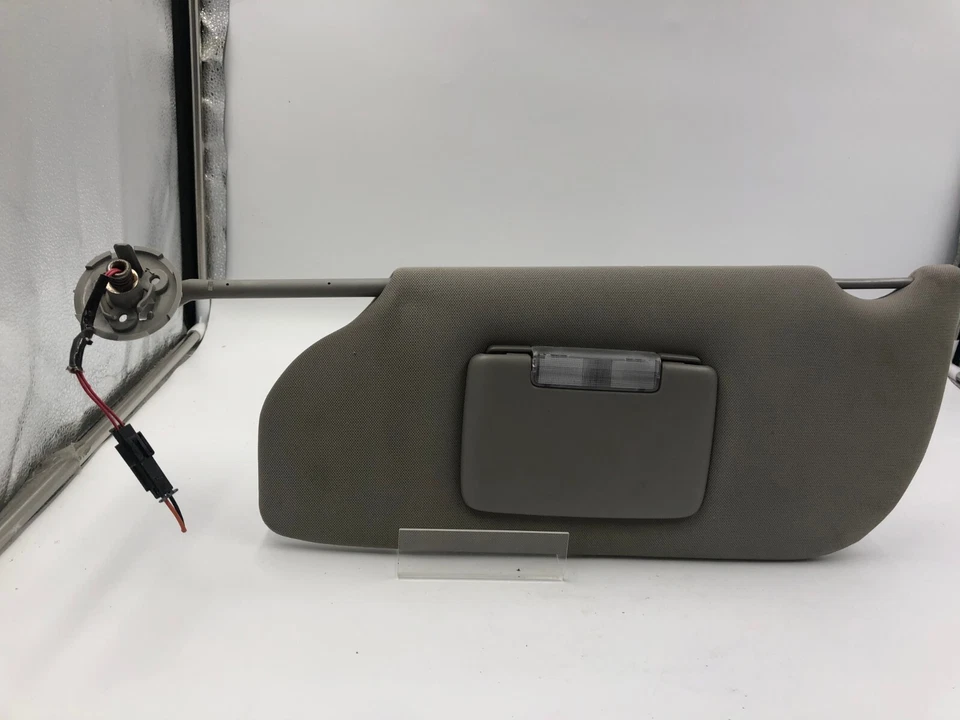 Солнцезащитный козырек для драйвера Buick Terraza 2005–2009 годов выпуска серый с подсветкой от оригинального производителя C03B40049 - Изображение 3 из 4