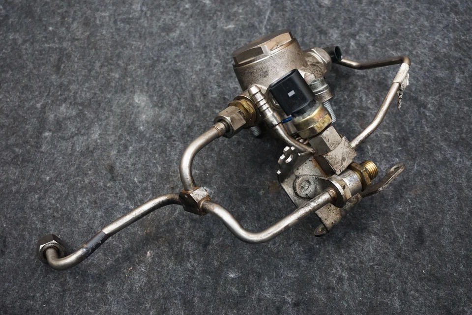 High Pressure Fuel Pump Assembly W/ Lines & Bracket 06M127026P Audi Q7 4M 20-23 - Image 3 of 4