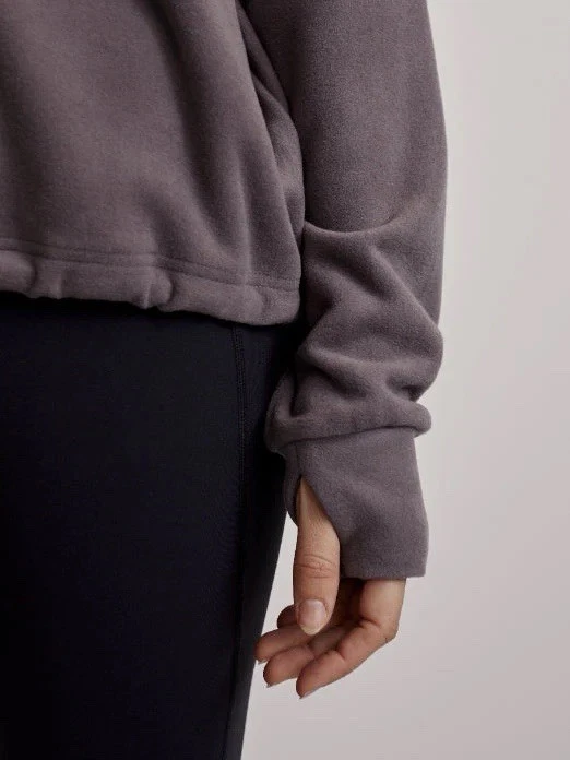 Sudadera Pullover Varley Portland Cuello Alto Capa Media en Carbón Talla Grande Foto 2 de 4