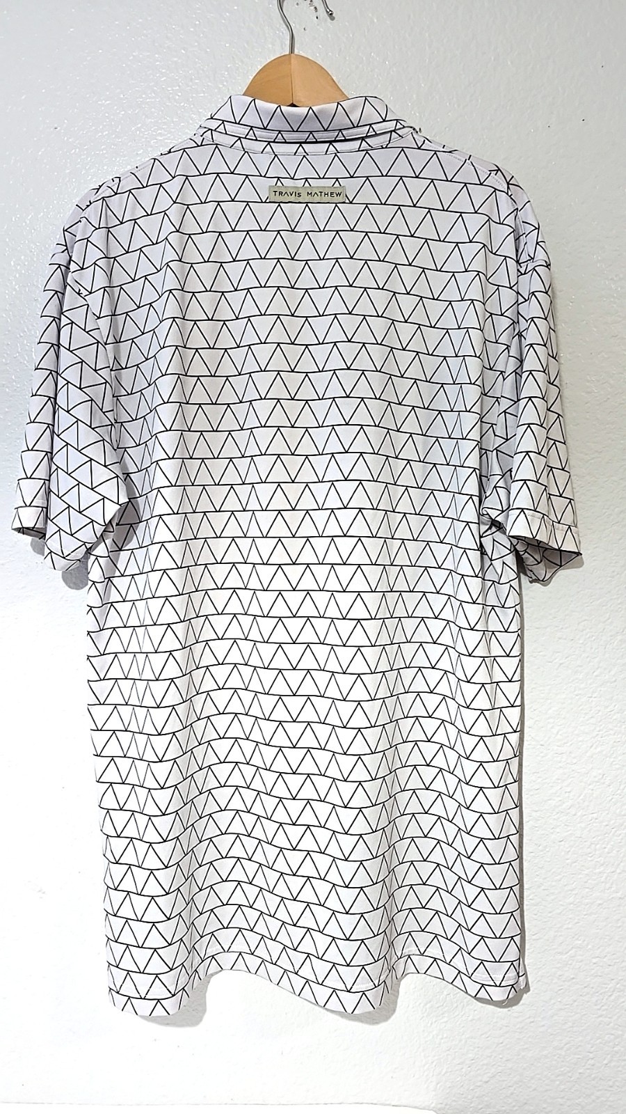 Travis Mathew Performance Stretch Geometric Light… - image 3