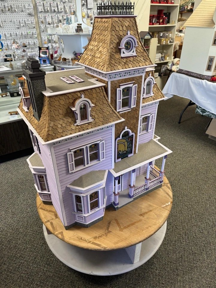 Casa de muñecas Greenleaf Beacon Hill de Judith Jackson con cable con mesa Foto 2 de 4