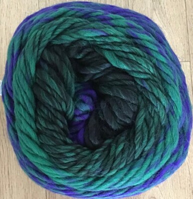 (kg/89 ) Dejàvu 330g Riesen-Bobbel 100% dicke Schurwolle Gründl Farbverlauf Fb.6