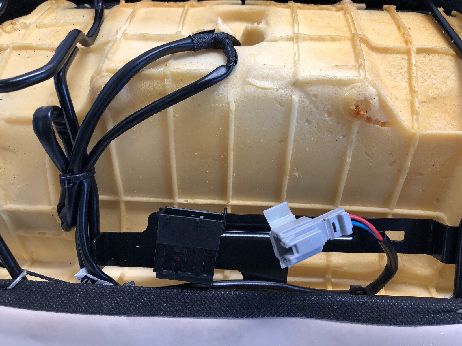 2014-2020 MASERATI QUATTROPORTE REAR LOWER SEAT CUSHION OEM #NOTE.