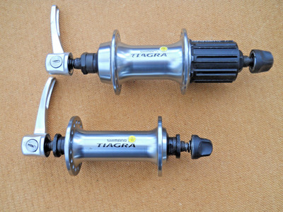 Shimano Tiagra Vintage 32h QR Nabensatz mit Spießen.