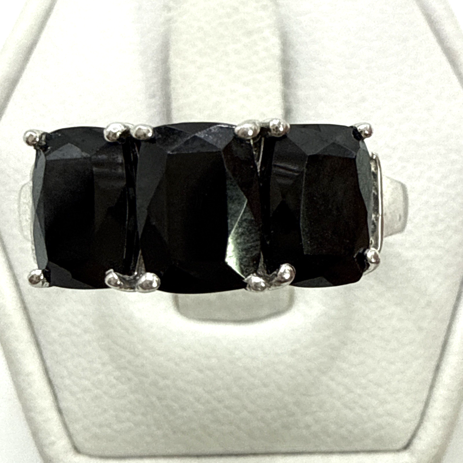 Stunning .925 Vintage Sterling Silver Estate Ring Size 7 w- Black stone