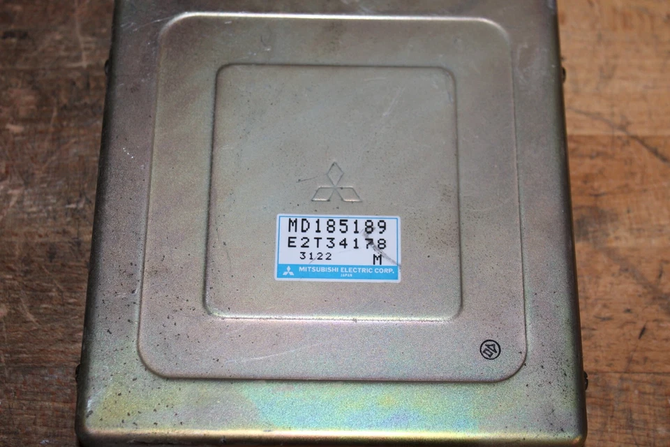 MITSUBISHI MIGHTY MAX 1993 2,4 L MT ECM ECU MÓDULO DE MOTOR computadora MD185189 Foto 3 de 4