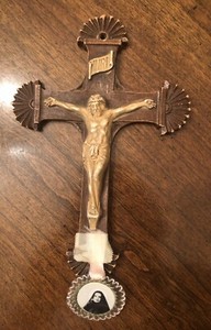 Vintage Saint F X Cabrini Relic Cloth with Old INRI Crucifix 6.5” Jesus Carved