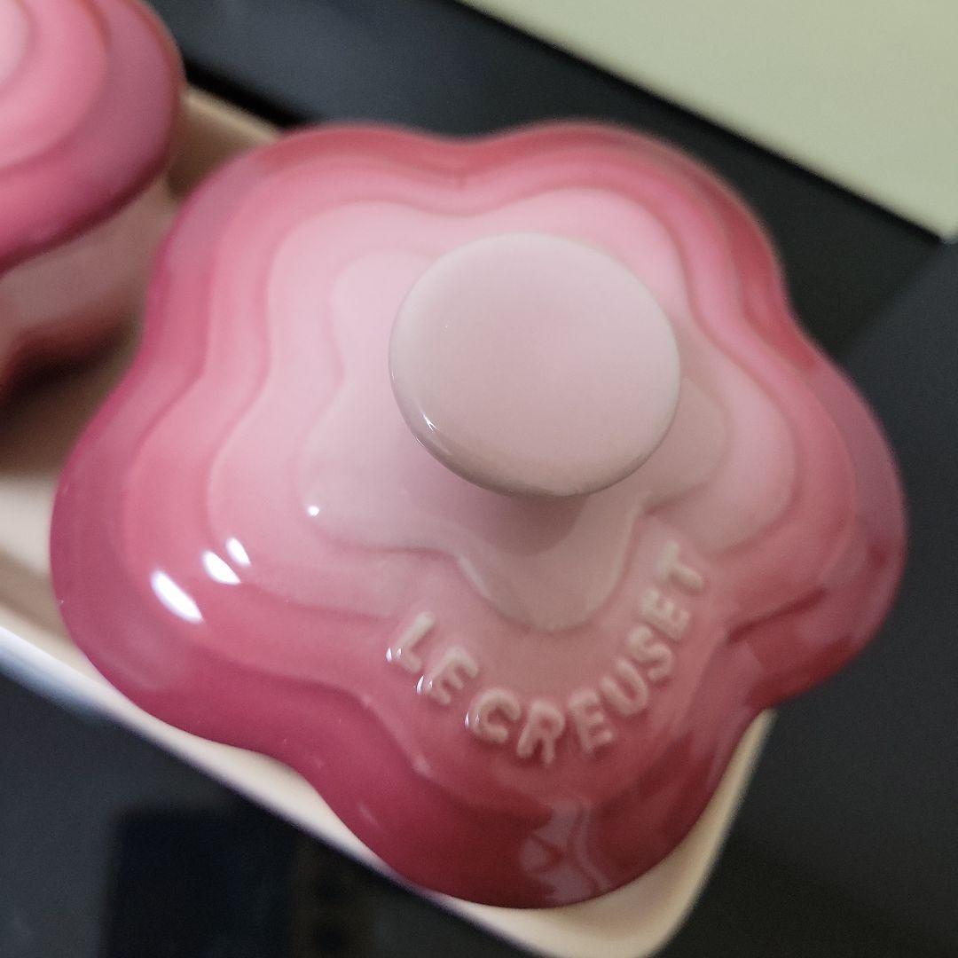 Le Creuset Flower Petite Ramekin Rose Quartz Set of 2 with Tray Stoneware eBay