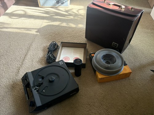 Kodak 4600 Carousel Slide Projector - Picture 13 of 16