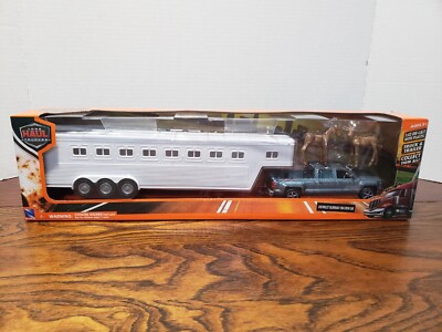 Chevy 1500 w/ livestock trailer and 2 horses; 1:43 scale; NewRay Toys.