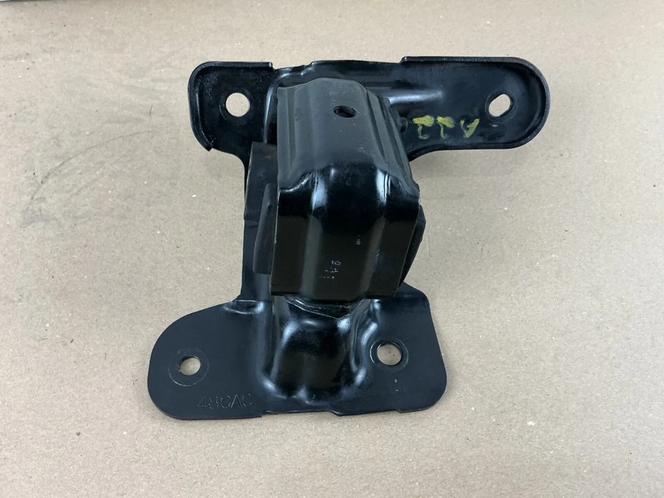 Suporte de motor dianteiro direito Jeep Liberty 2008-2012 52129480AC FABRICANTE DE EQUIPAMENTO ORIGINAL - Imagem 4 de 4