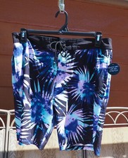 NWT Size 30 Mens Swim Trunks Shorts No Boundaries At The Knee.