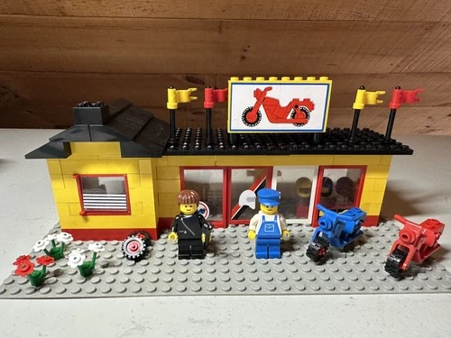 LEGO 6373 Motorcycle Shop 1986 Vintage Town Near Complete (read:) VG condition