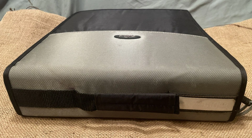 Large CASE IT Zippered 192 CD/DVD Double Three Ring Binder Storage Holder - Image 4 of 4