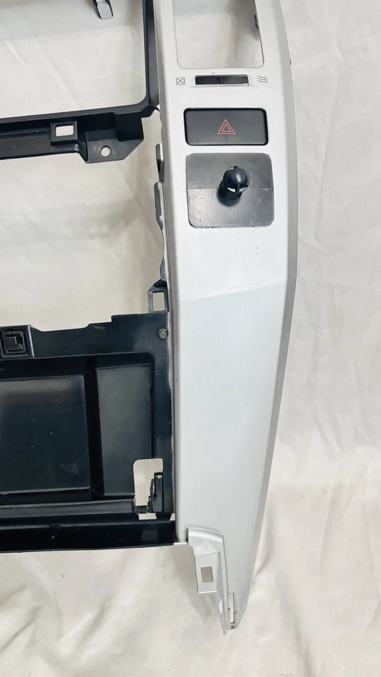 TOYOTA 4RUNNER 2003-2009 TABLERO RADIO BISEL AIRVENT OEM GRIS 2x2 defectuoso Foto 2 de 4