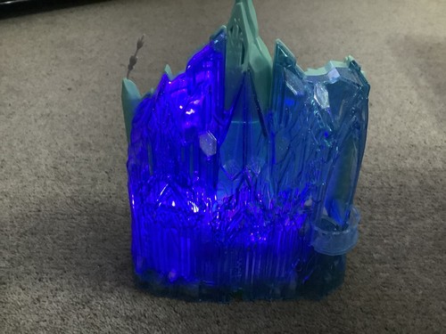 DISNEY FROZEN LIGHT UP ICE PALACE - Picture 10 of 10