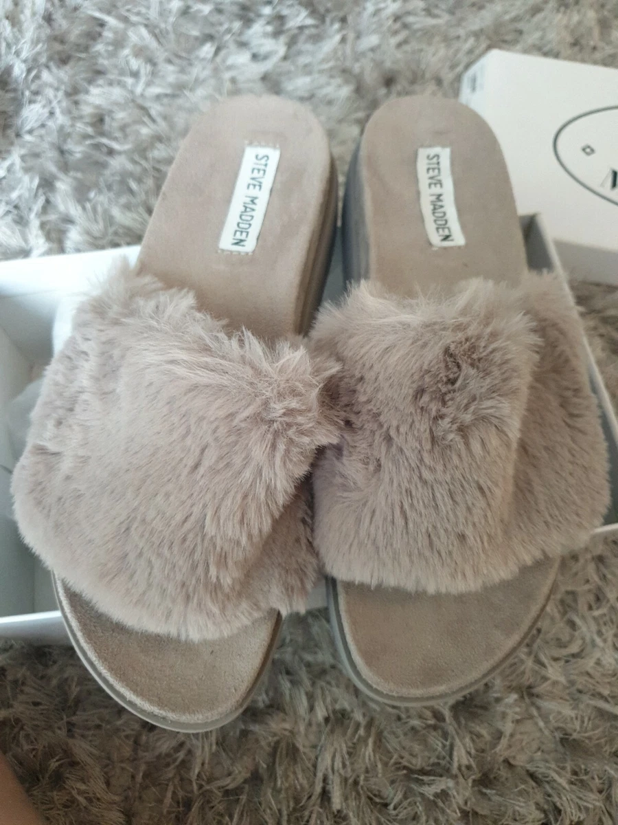 Steve Madden Grey Faux Fur Slippers Sliders Sandals. Size 4