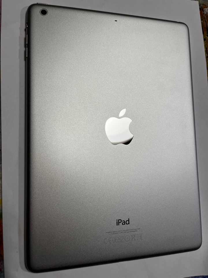 Apple iPad Air A1474 - 16 Go WiFi - gris Silver - En boîte  - Photo 2/4