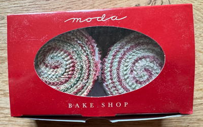 Moda Fabrics Bake Shop Mini Strumpf Set. 2 Mini Honigbrötchen. Ergibt 6 Strümpfe